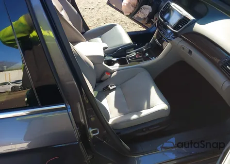 2017 Honda Accord Touring V6 z USA, uszkodzony, nr VIN 1HGCR3F93HA012533